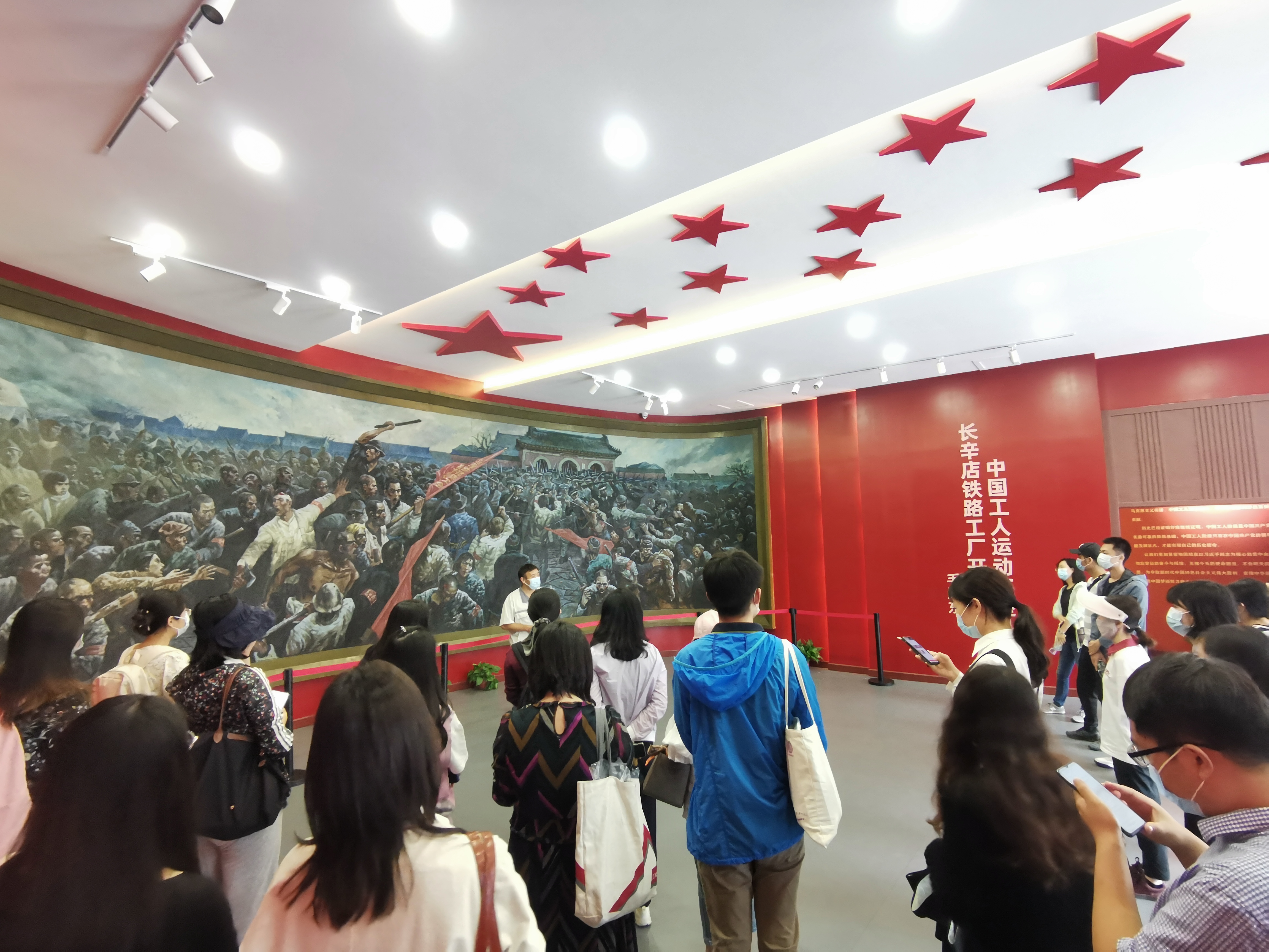 图为“北方的红星”专题展.jpg 图为“北方的红星”专题展.jpg