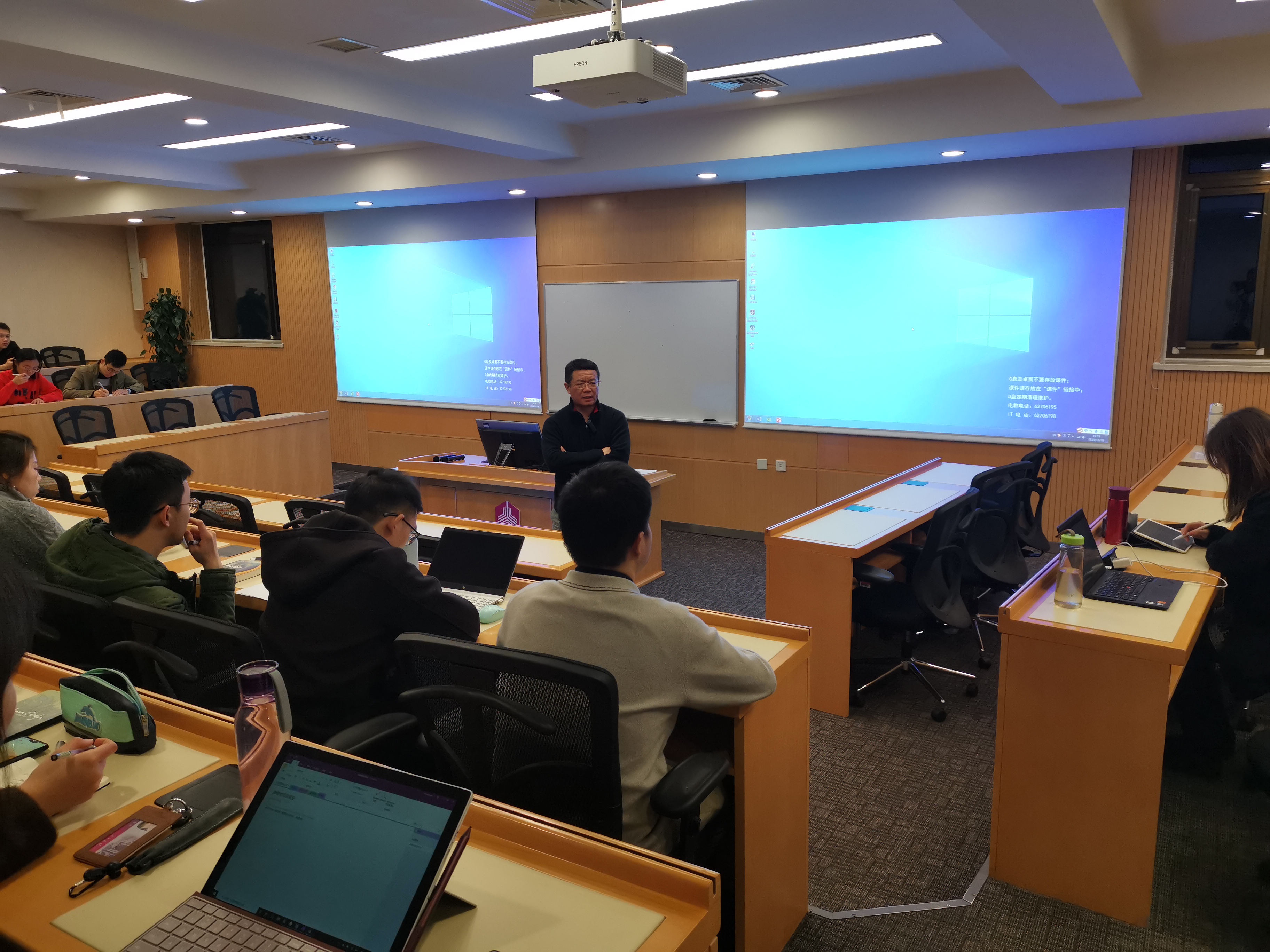 图1 廖理讲党课.jpg 图1 廖理讲党课.jpg