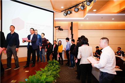 参会代表投票.jpg 参会代表投票.jpg