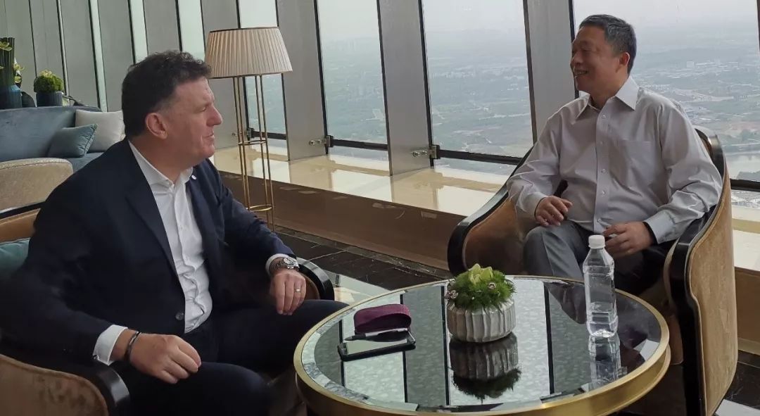 640CFI5QW6B.jpg 640CFI5QW6B.jpg