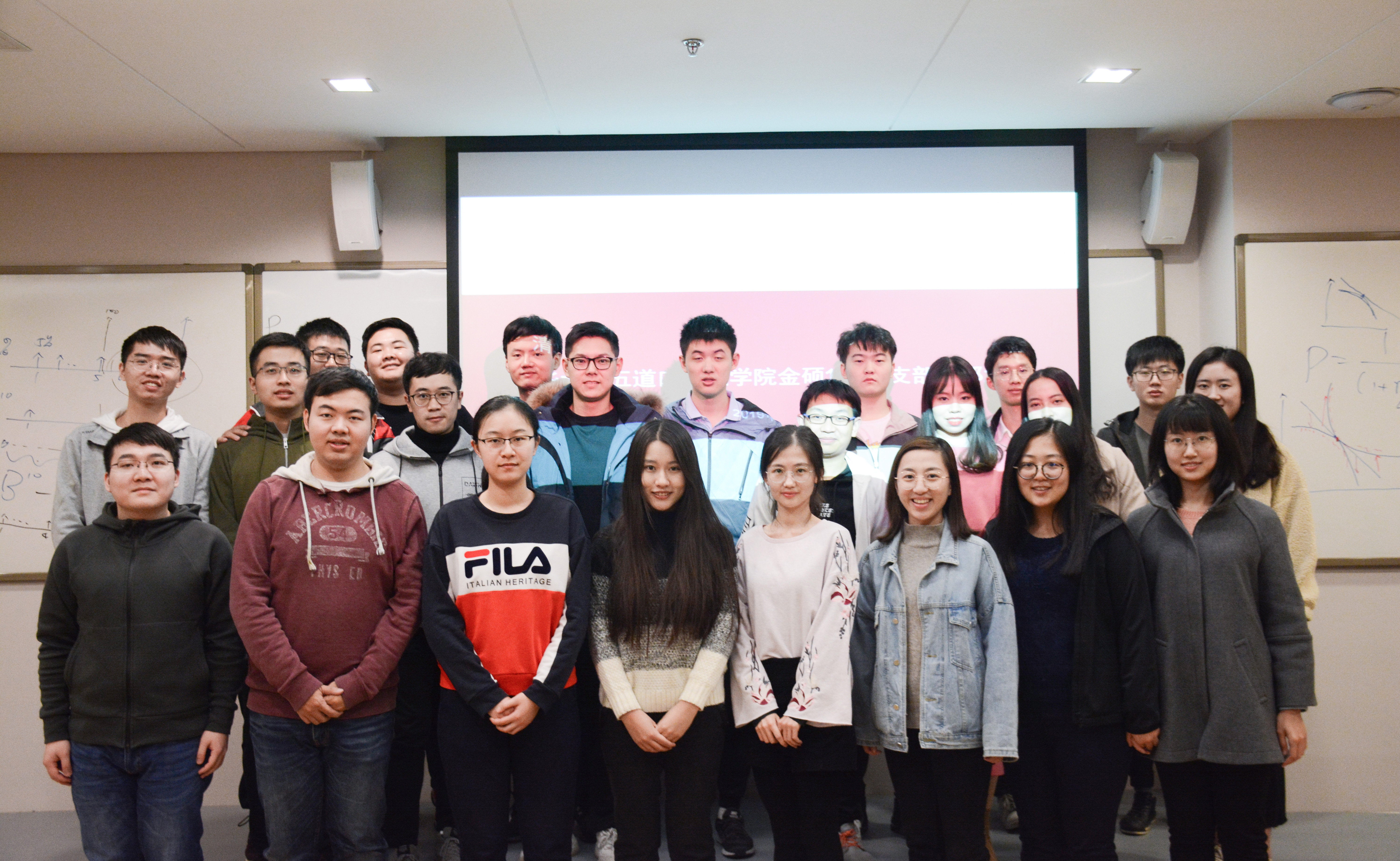 图为金硕191党支部全体党员和入党积极分子合影.jpg 图为金硕191党支部全体党员和入党积极分子合影.jpg