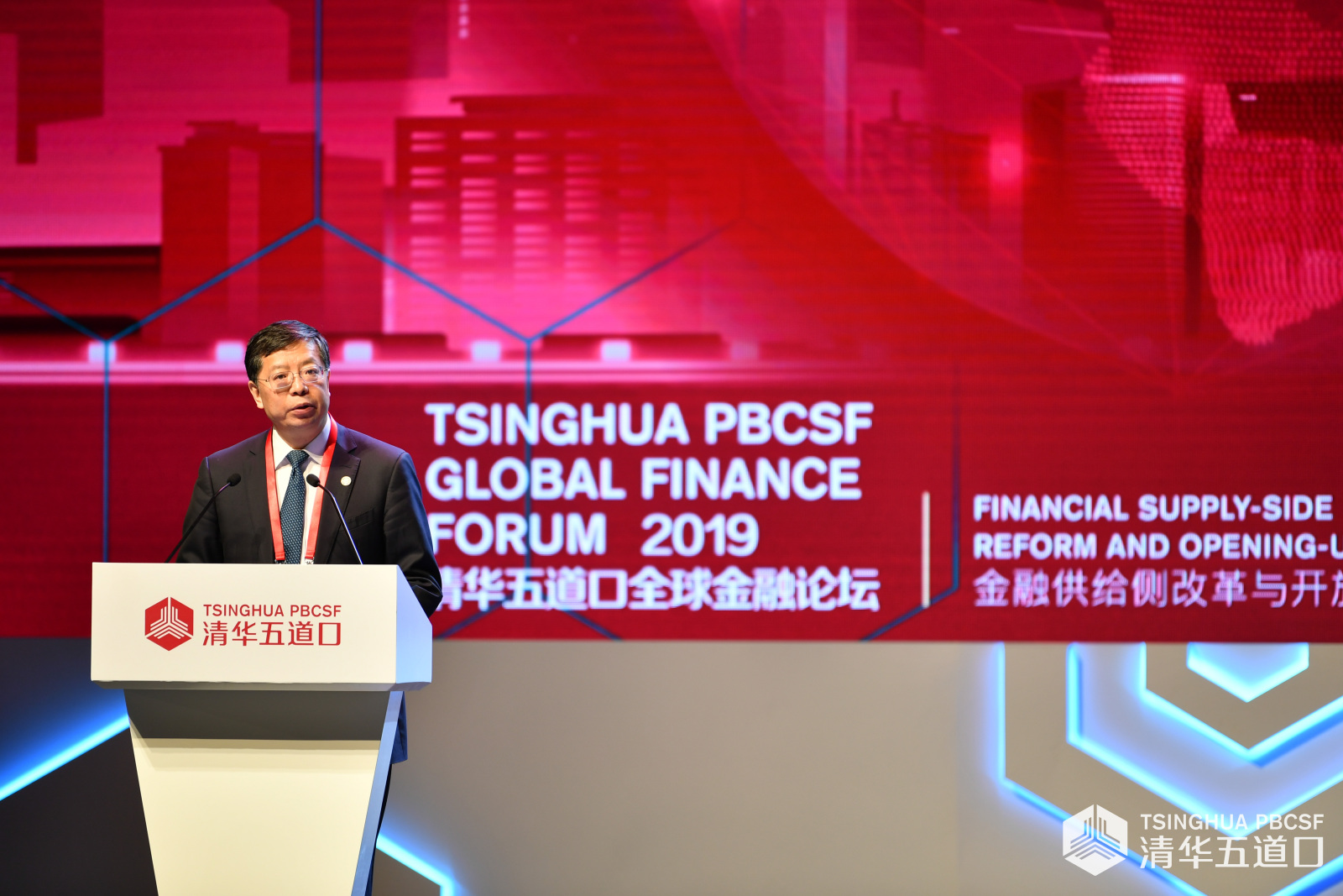 2. 邱勇-秀人网
校长.jpg 2. 邱勇-秀人网
校长.jpg